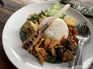 5 Nasi Campur Bali Halal Isi Ayam yang Terkenal Enak, Cobain Yuk!