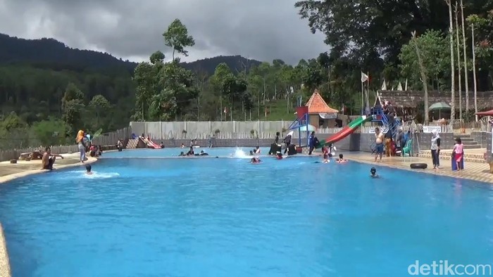 Obyek Wisata Balong Geulis Sumedang