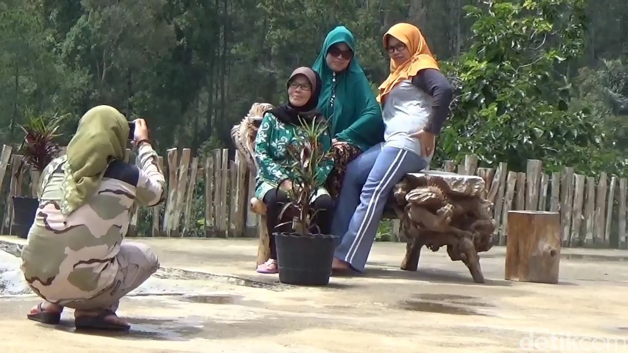 Obyek Wisata Balong Geulis Sumedang