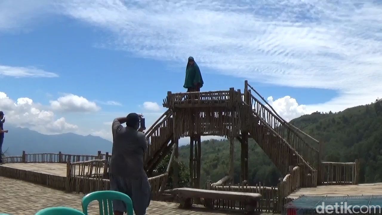 Obyek Wisata Balong Geulis Sumedang
