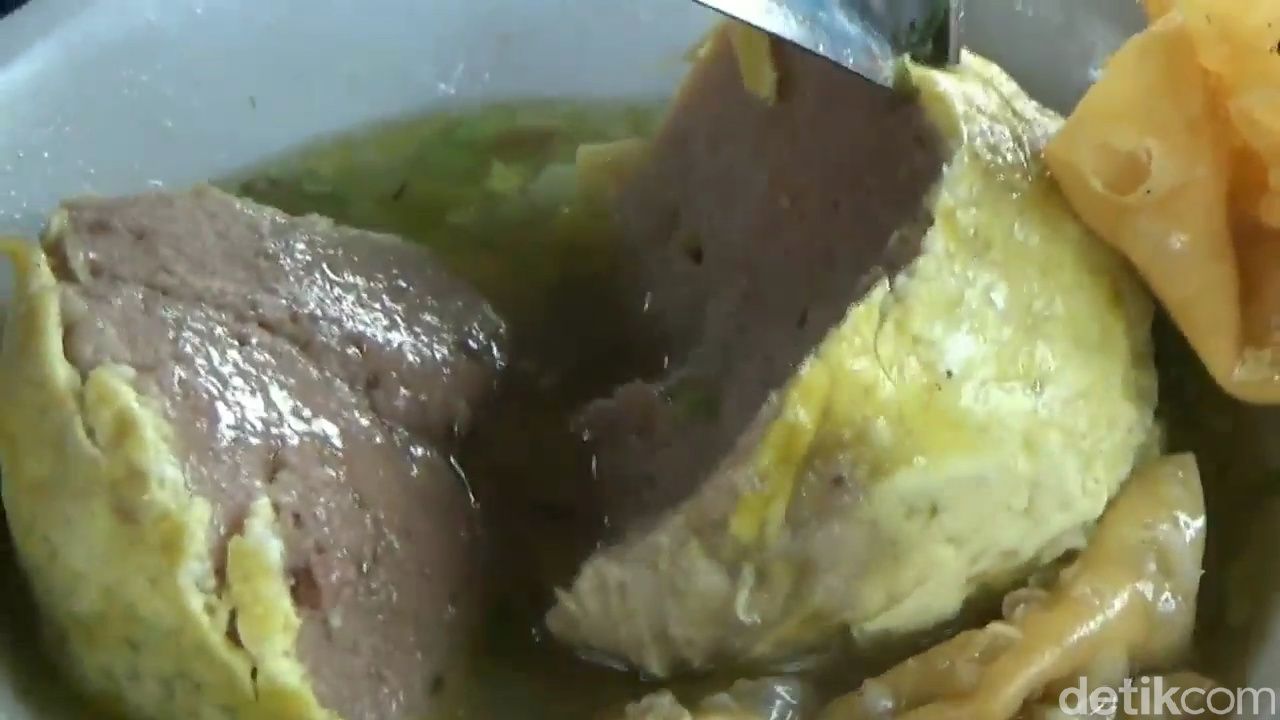 Pecinta Bakso Harus Cicip, Bakso Selimut Khas Pasuruan yang Nampol