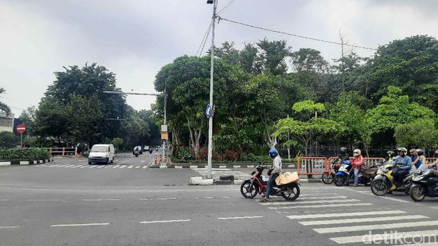 Perilaku Pengendara Motor Saat di Traffic Light yang Bikin Geregetan