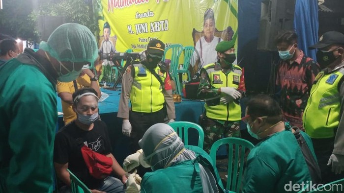 Petugas gabungan bubarkan musik elektone di hajatan sunatan bojonegoro