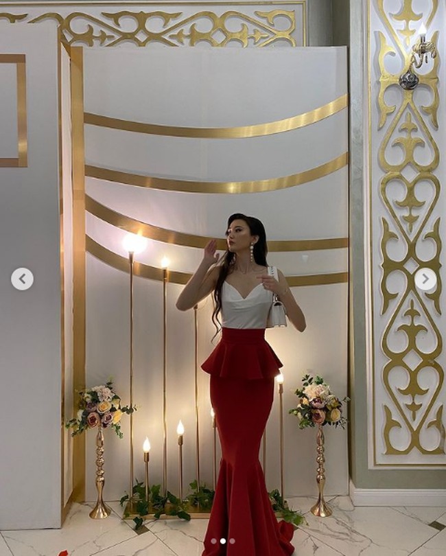 Pernikahan Sabina Altynbekova ini disambut beragam komentar netizen. Sebagian besar memberinya selamat dan mendoakannya langgeng, sebagian lagi khususnya para netizen pria dari Indonesia mengatakan hari pernikahan Sabina sebagai hari patah hati. broken heart day…., tulis seorang netizen pria dari Indonesia. Hari patah hati sedunia, tulis netizen pria Indonesia lainnya. Foto: Dok. Instagram @altynbekova_20