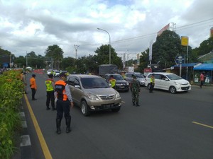 Satgas Kabupaten Bogor Gelar Operasi Tes COVID di Simpang Gadog