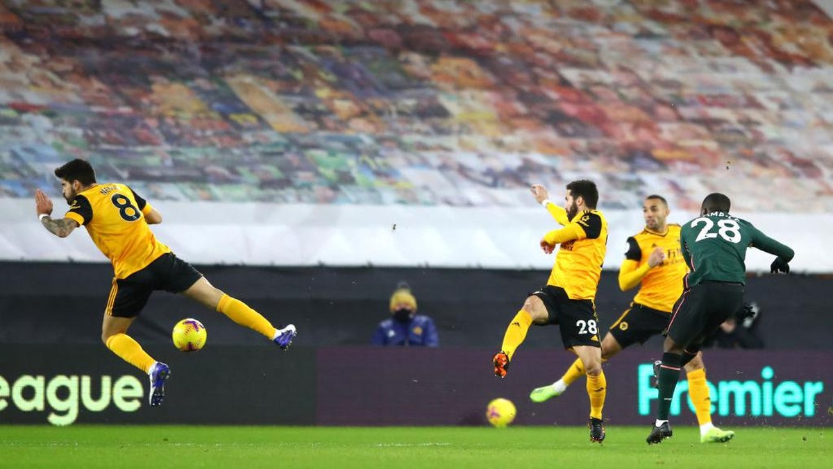Tanguy Ndombele membawa Tottenham Hotspur unggu 1-0 atas Wolverhampton Wanderers di babak I (Foto: Getty Images/Michael Steele)