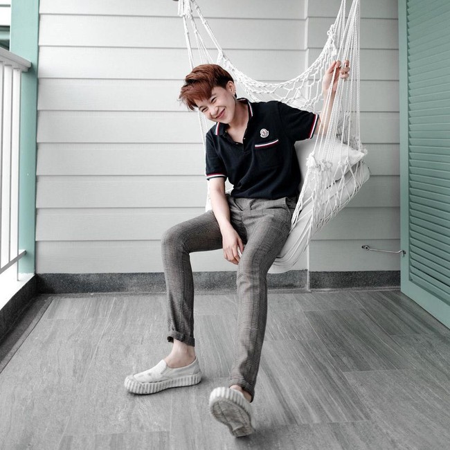 Jika dilihat dari akun Instagram-nya, Saruda Kiatwarawut terlihat seperti seorang pria berperawakan mungil dan manis. Namun aslinya pria berpenampilan tomboy ini juga terlahir sebagai wanita. Foto: Instagram