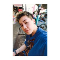 Selebgram lain yang terkenal karena perawakan gantengnya meski ternyata seorang wanita adalah Khowtu Nichayapat. Wanita ini berprofesi sebagai seorang hair stylist. Foto: Instagram