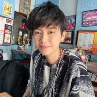 Sunanta Yoonniyom adalah seorang aktris dan penyanyi berusia 29 tahun. Wajah Sunanta juga sering mengagetkan wanita karena dianggap ganteng saat berpenampilan tomboy. Foto: Instagram