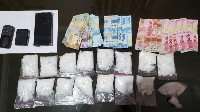 Barang bukti dari janda pengedar sabu yang ditangkap Polsek Tampan (Dok. Istimewa).