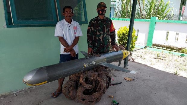 Benda asing mirip rudal dan terpasang kamera ditemukan di laut Selayar (dok. Istimewa).