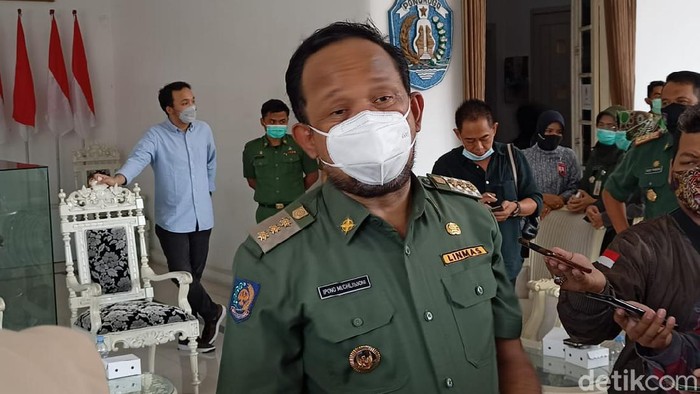 Bupati Ponorogo Ipong Muchlissoni