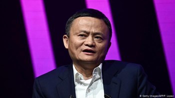 Pada tahun 1999, Ma mendirikan Alibaba dengan bantuan 17 temannya. Getty Images/AFP/P. Lopez