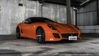 6. Ferrari 599 GTO  Dibanderol Rp 14,5 miliar off the road, Ferrari 599 GTO dibekali mesin V12 berkapasitas 6.000 cc. Mesin buas tersebut mampu memuntahkan power puncak mencapai 670 dk dengan torsi mencapai 470 Nm. Soal akselerasi, mobil ini bisa akselerasi dari diam sampai 100 km/jam dalam waktu 3,4 detik saja. Sementara kecepatan puncak yang bisa diraih mencapai 334,7 km/jam. Foto: Prestige Motorcars