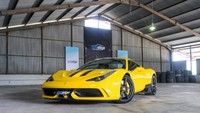 5. Ferrari 458 Speciale Giallo ModenaFerrari 458 Speciale Giallo Modena dibanderol dengan harga Rp 14,850 miliar off the road. Mobil ini dibekali mesin 8 silinder, kapasitas 4.497 cc, yang bisa menghasilkan tenaga maksimum 600 dk dan torsi puncak 540 Nm. Mesin ini bisa berakselerasi dari 0-100 km/jam dalam waktu 3,0 detik dan top speed 325 km/jam. Foto: Prestige Motorcars