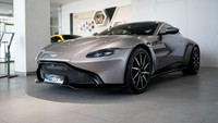 Prestige Image Motorcars, salah satu Importir Umum (IU) kendaraan-kendaraan mewah di Indonesia, memiliki sejumlah model mobil yang berharga mahal, hingga sangat mahal. Mobil-mobil ini kebanyakan berjenis supercar yang memiliki tenaga besar seperti Ferrari dan Lamborghini. Namun ada juga model mobil listrik yang terselip di antara nama-nama tersebut. Berikut daftar 10 mobil termahal di Indonesia. Foto: Prestige Motorcars