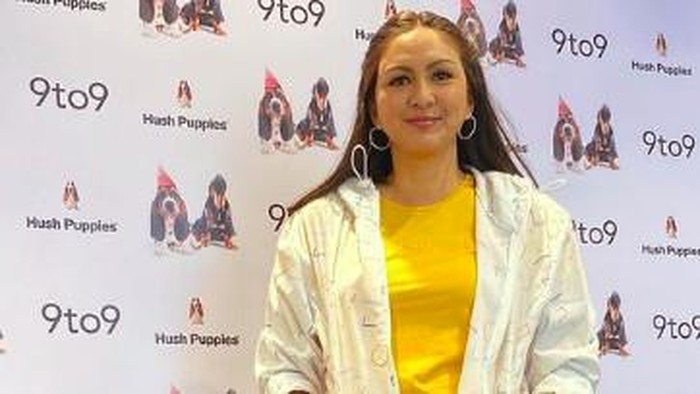 Donna Agnesia Donna Agnesia tak mau ribet pilih kado