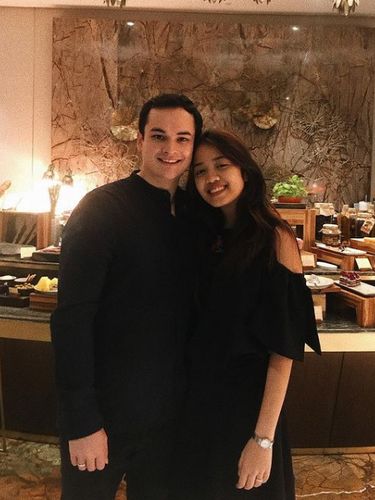 Kisah cinta wanita Indonesia yang menikah dengan bule mirip Nicholas Saputra.