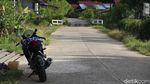 Foto: Cerita Unik Perbatasan, Motor Ditinggal Pinggir Jalan Tetap Aman