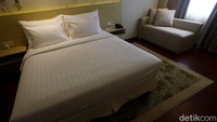 Semua kamar ini memiliki fasilitas TV 32 inch dengan berbagai pilihan saluran televisi internasional, fasilitas WiFi gratis, fasilitas pembuat kopi dan teh, pengering rambut, mini bar, shower cabin yang terpisah, dan kloset.