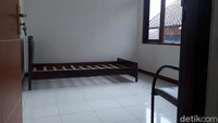 Sementara itu, Ketua RW 05 Gintungan, Rukiman, mengatakan berdasarkan informasi yang ia terima, kelompok teroris JI itu menyewa vila selama beberapa hari. Tetapi masyarakat setempat tak ada yang mengetahui. Diberitakan sebelumnya, pusat latihan generasi muda jaringan teroris Jamaah Islamiyah (JI) terbongkar. Polri mengungkap keberadaan anggota muda JI yang dilatih untuk ahli tempur hingga merakit bom.