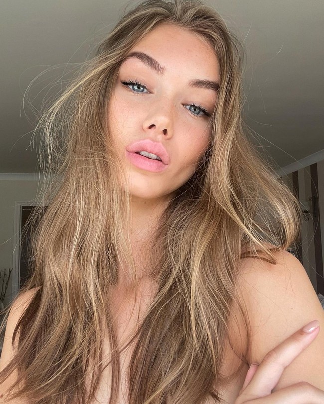 Model asal Inggris, Josie Lane, berhasil meraih peringkat ke-9 di daftar ini. Paras cantik perempuan 19 tahun ini sudah menghiasi halaman beberapa majalah fashion ternama. Ia berada di bawah naungan agensi model terkenal, IMG Models. (Foto: Instagram/@_josielane)