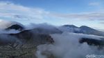 Potret Kawah Ijen, Si Kawah Asam Terbesar Dunia
