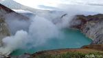Potret Kawah Ijen, Si Kawah Asam Terbesar Dunia