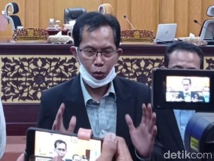 Ketua DPRD Surabaya Adi Sutarwijono
