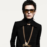 Rumah mode Saint Laurent merilis koleksi busana ready to wear 2021 yang didominasi warna hitam dan putih.  Foto: dok. Saint Laurent.