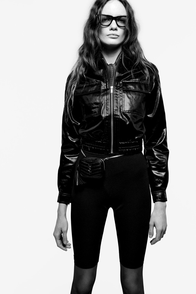 Rumah mode Saint Laurent merilis koleksi busana ready to wear 2021 yang didominasi warna hitam dan putih. Foto: dok. Saint Laurent.