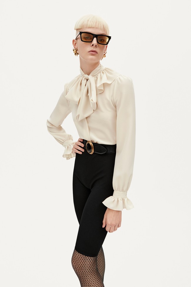 Rumah mode Saint Laurent merilis koleksi busana ready to wear 2021 yang didominasi warna hitam dan putih. Foto: dok. Saint Laurent.