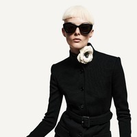 Rumah mode Saint Laurent merilis koleksi busana ready to wear 2021 yang didominasi warna hitam dan putih. Foto: dok. Saint Laurent.