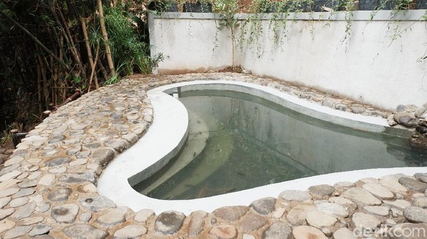 Awalnya Mata Air Seke Genjer ini dirawat oleh warga setempat. Kemudian Pemkot Bandung melakukan pembaruan dengan menyediakan tempat duduk dan bentuk kolam seperti mata air di Bali. Awalnya Mata Air Seke Genjer ini dirawat oleh warga setempat. Kemudian Pemkot Bandung melakukan pembaruan dengan menyediakan tempat duduk dan bentuk kolam seperti mata air di Bali.