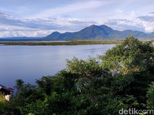 Menyambangi Indahnya Danau Sentarum, Jika Kering Bisa Dilewati Motor!
