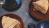 Carrot cake jadi santapan Oubrey saat mengunjungi Bandung. Ia bilang kalau cake ini terasa seperti almond. Foto: Instagram oubreyaulia