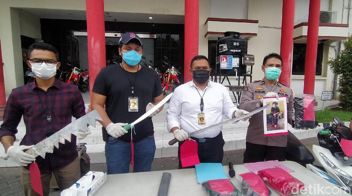 pengeroyokan di surabaya