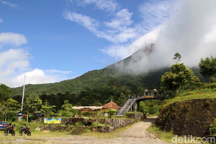 Kawasan wisata Bukit Klangon, Cangkringan, Sleman, DIY, masih tutup. Kawasan ini ditutup status Siaga Level III Gunung Merapi.