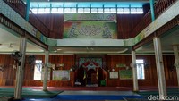 Bahkan, salah satu juru kunci makam Rasululah, yaitu Syech Habib Hamzah Mahdali sering mengajarkan Al-Quran di masjid ini dan ketika beliau wafat, jenazahnya juga disalatkan di masjid ini.