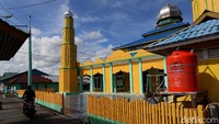 Pada zaman dahulu kala, Kerajaan Selimbau yang berdiri sejak abad ke-8 itu merupakan sebuah kerajaan Hindu yang terbesar. Penyebaran Islam pun terjadi hingga akhirnya sebuah Masjid yang ada di Kecamatan Selimbau, Kabupaten Kapuas Hulu, Kalimantan Barat pun menjadi peninggalan yang harus dijaga.