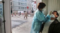 Pasien itu tiba dari London pada 19 Desember dan menjalani pemeriksaan rumah sakit pada 22 Desember. Lalu dia dinyatakan positif virus temuan Corona baru yang dikenal dengan VOC 202012/01 (Bob Edme/AP)