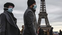 Prancis sempat memiliki penambahan kasus sekitar 15.000 per hari. (Bob Edme/AP)