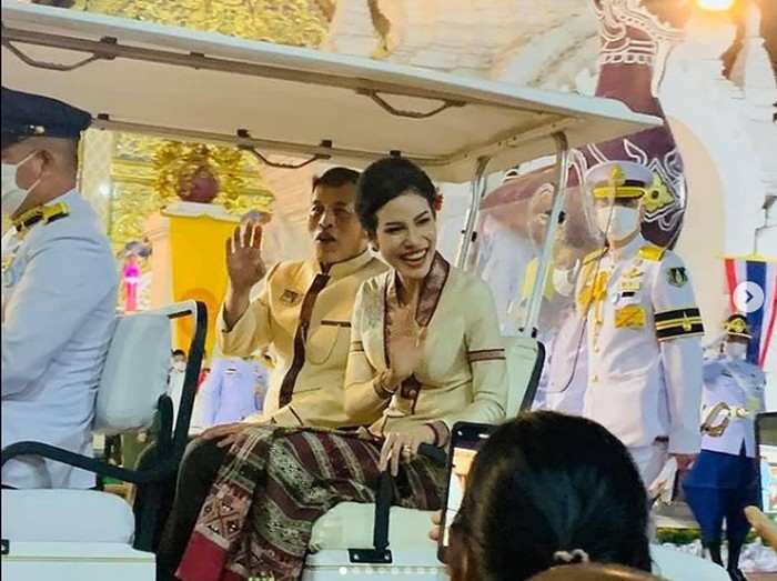 Raja Maha Vajiralongkorn dan Sineenat Wongvajirapakdi