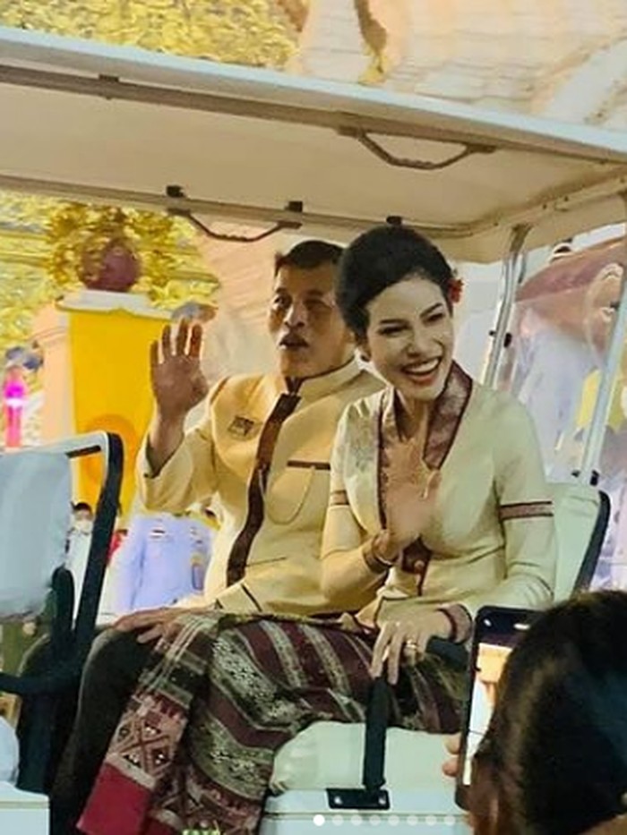 Raja Maha Vajiralongkorn dan Sineenat Wongvajirapakdi