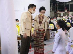 7 Foto Kebersamaan Raja Thailand dan Selirnya Saat Heboh Foto Syur Beredar