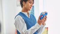 Ravi pernah membintangi iklan unuk Pepsi Cola. Bintang lainnya ada Eunha GFRIEND, Mongbin VIXX, dan Hyungwon MONSTA X. Foto: Instagram @ravithecrackkidz