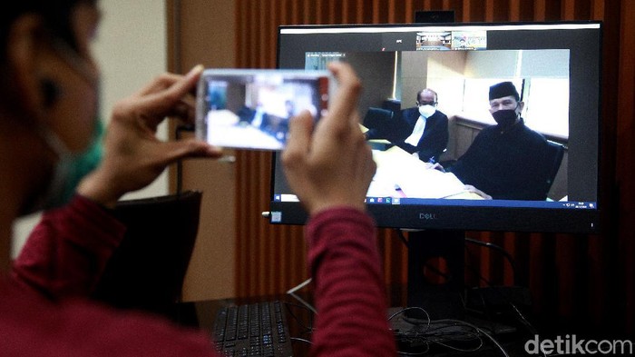 Eks anggota BPK Rizal Djalil jalani sidang perdana terkait kasus korupsi proyek SPAM di Kemen PUPR. Rizal Djalil ikuti sidang perdana itu secara virtual.