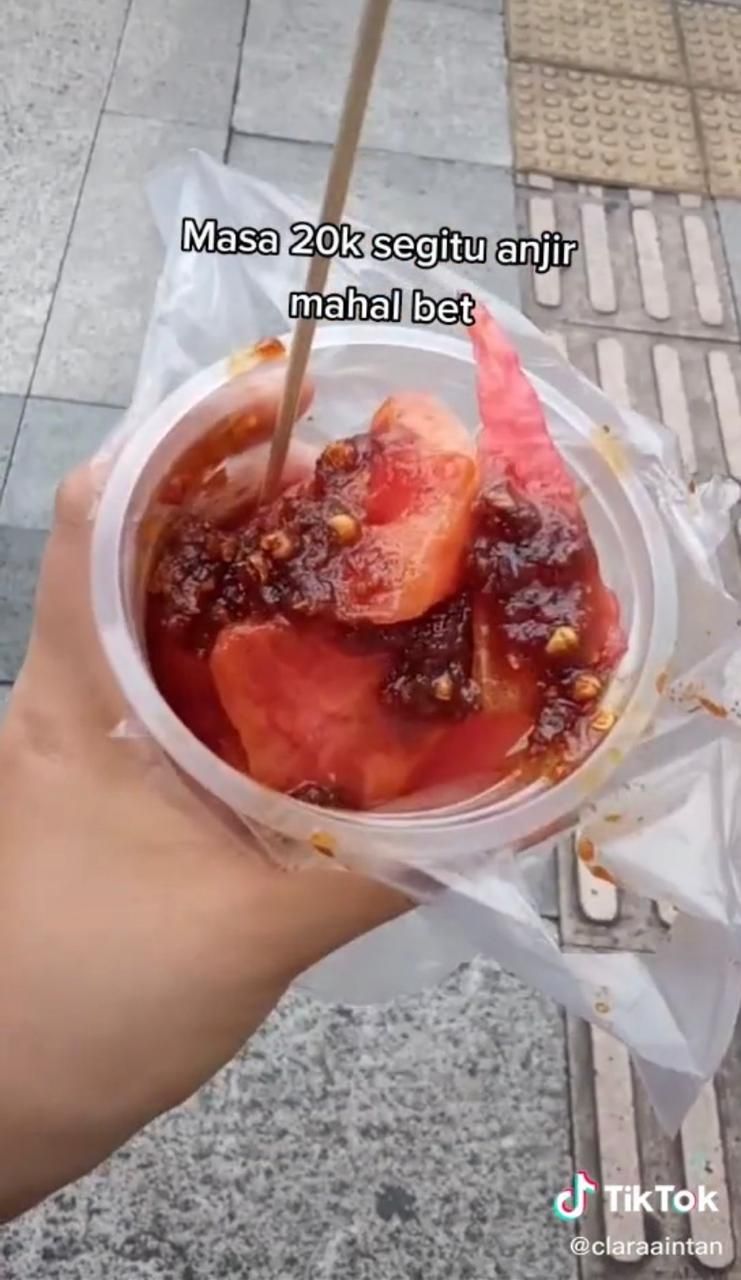 Sebut Rujak Rp 20 Ribu Mahal, Wanita Ini Malah Dinyinyiri Netizen