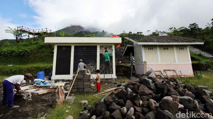 Kawasan wisata Bukit Klangon, Sleman, DIY, ditutup akibat status Siaga Gunung Merapi. Hal ini dimanfaatkan pengelola dengan pemberbaiki sejumlah fasilitas.