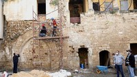 Bangunan sekolah Al-Kamalaia di jantung Kota Gaza berdiri sejak era Mamluk. Bangunan ini kondisinya sangat rusak dan menyedihkan, bahkan menjadi tempat pembuangan sampah.